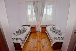 Гостевой дом Aslanyan Новый Афон Стандартный двухместный номер с 2 отдельными кроватями и видом на горы-4